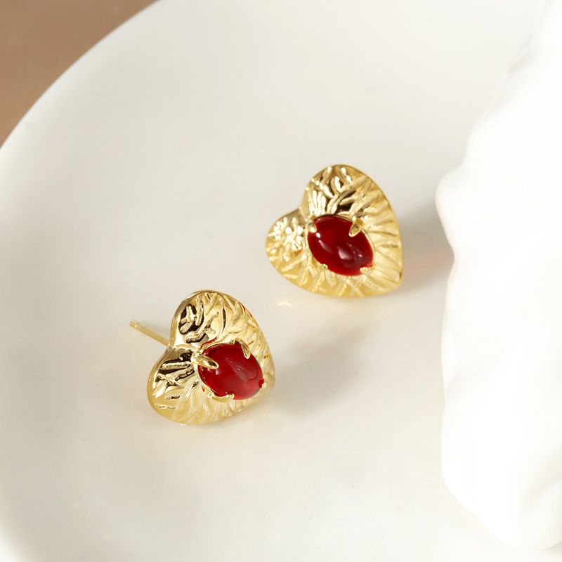 Orecchini sterg sier zircone rosso amore orecchio fibbia luce autunno e inverno nicchia ins orecchini all'ingrosso donne di alta gamma_voghion.com