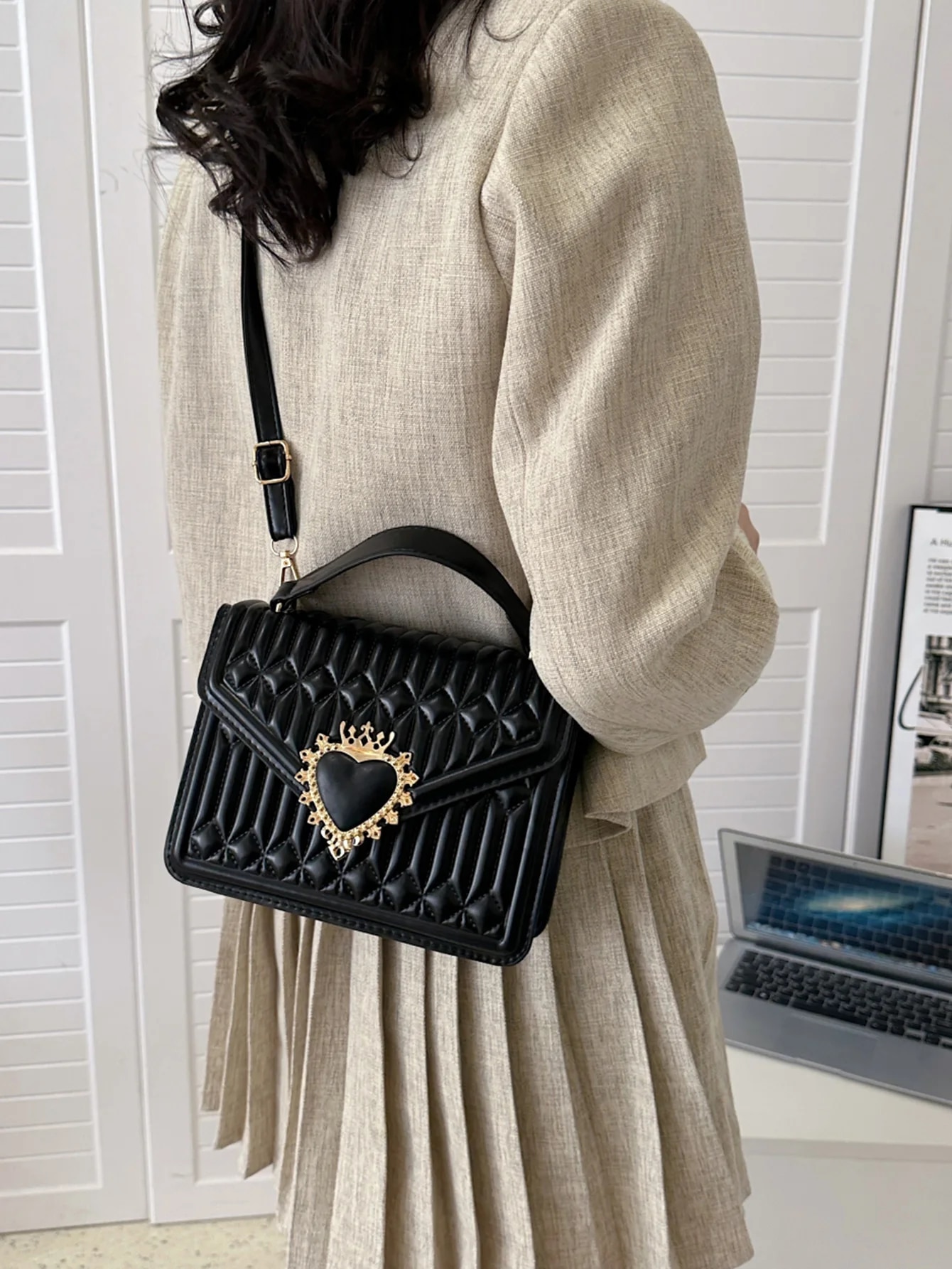 Borsa da donna alla moda in pelle PU per San Valentino con decorazione con fibbia in metallo tracolla regolabile_voghion.com