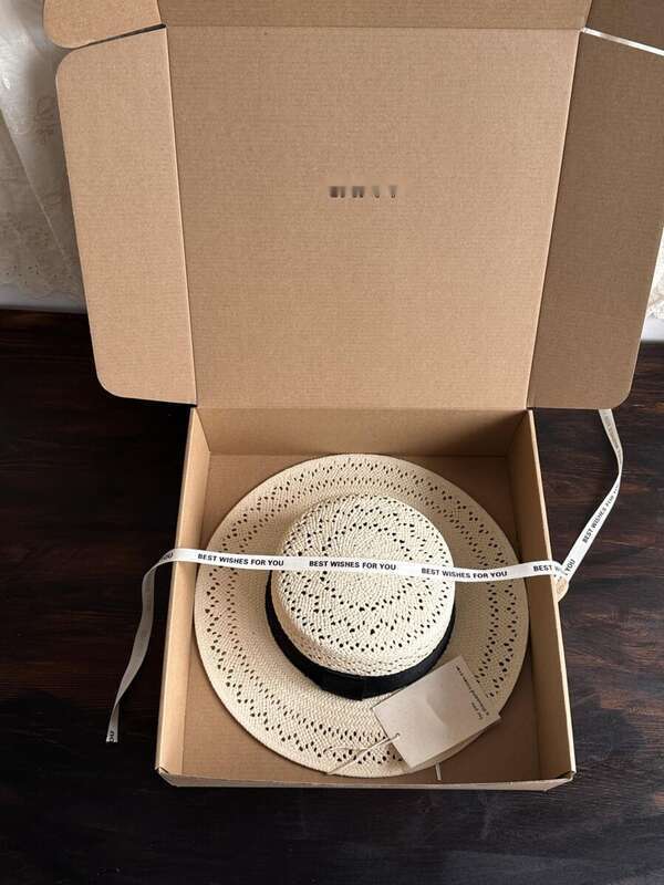 Derselbe vielseitige französische Reis-Strohhut aus weißem gewebtem Stroh für die Freizeit im Urlaub, flache Oberseite und Traufenhut, Sommer_voghion.com