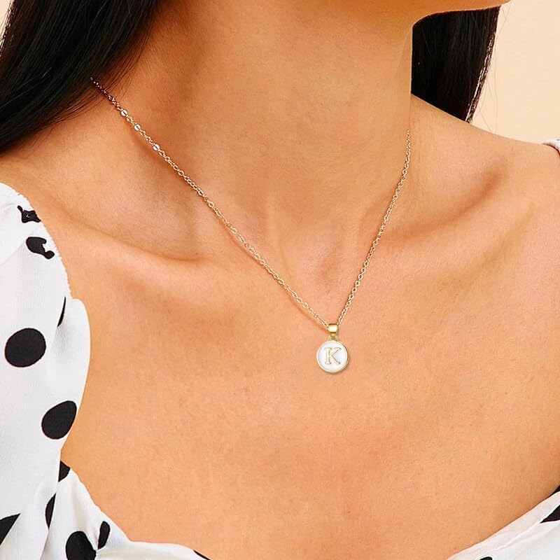 Collier avec initiale KISS WIFE, pendentif en forme de pièce de monnaie de A à Z, monogramme personnalisé, lettre de nom, femmes, adolescentes, émail double face_voghion.com