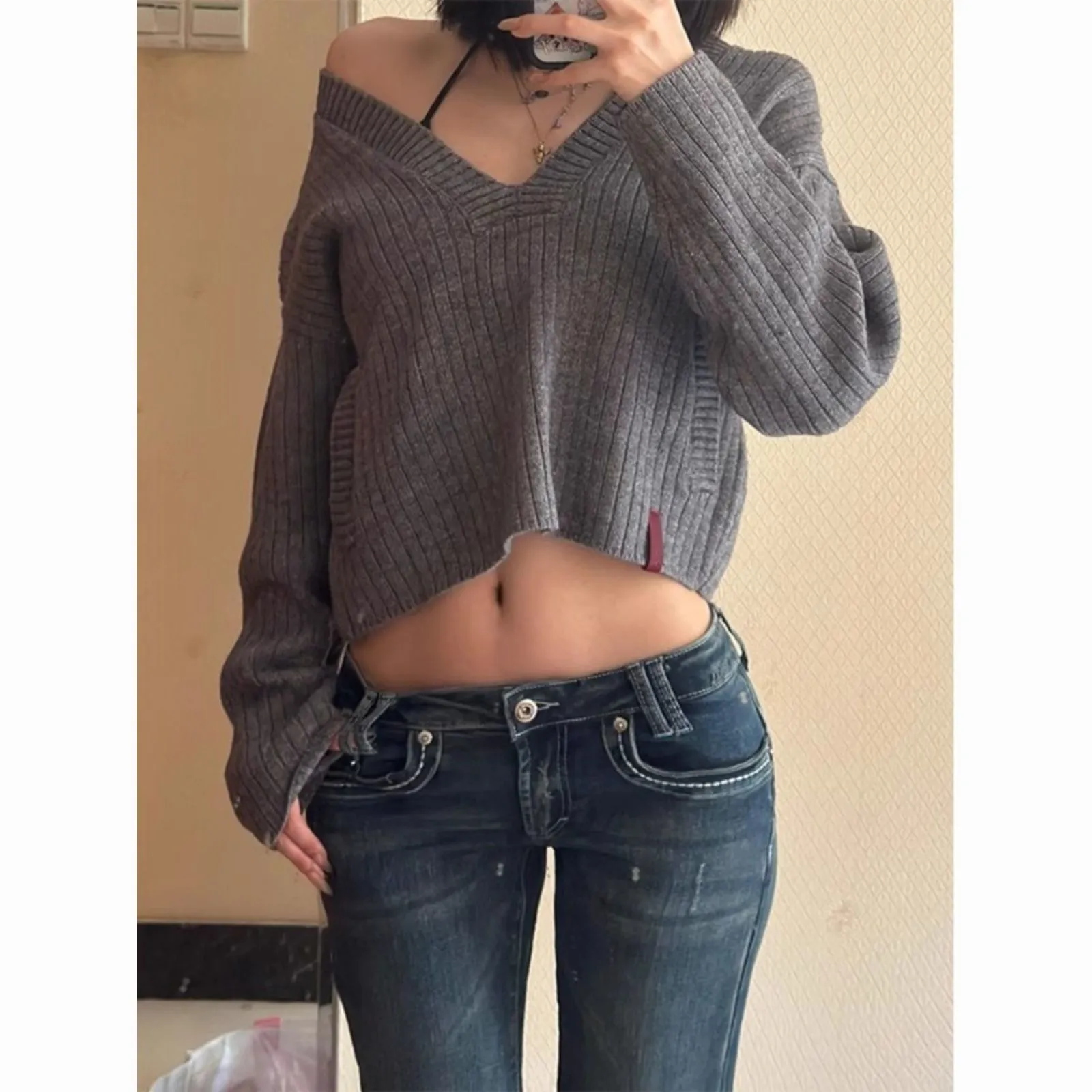 Lange, schmal geschnittene Jeans im amerikanischen Stil mit niedrigem Bund und Micro-Pull-Effekt für Damen – Sommerhose im Old-Style mit ausgestelltem Bein und Hufeisenform._voghion.com