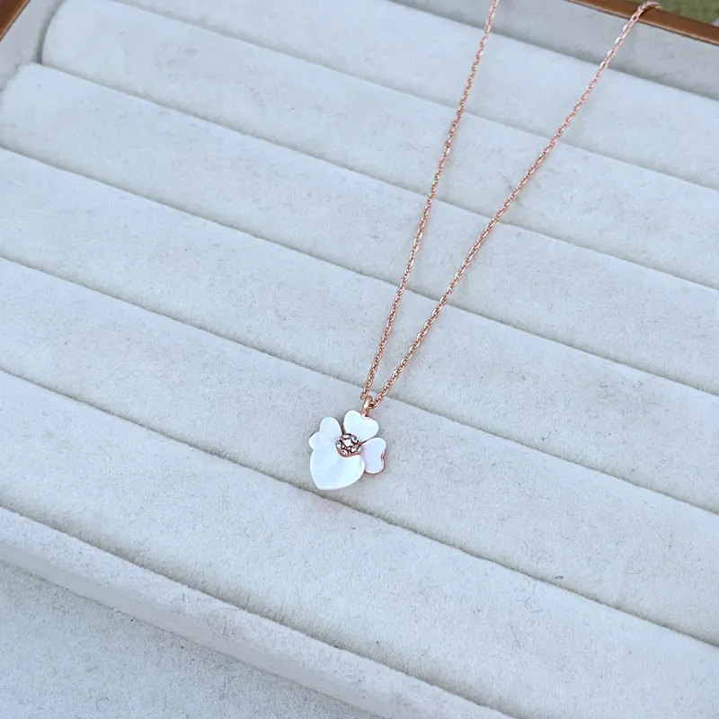 Conjunto joyería de flores con pendientes y collar para mujer_voghion.com