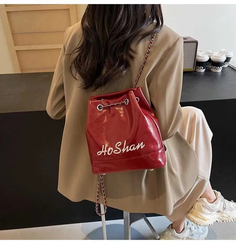 Borsa a secchiello in pelle da donna con ricamo e tracolla_voghion.com