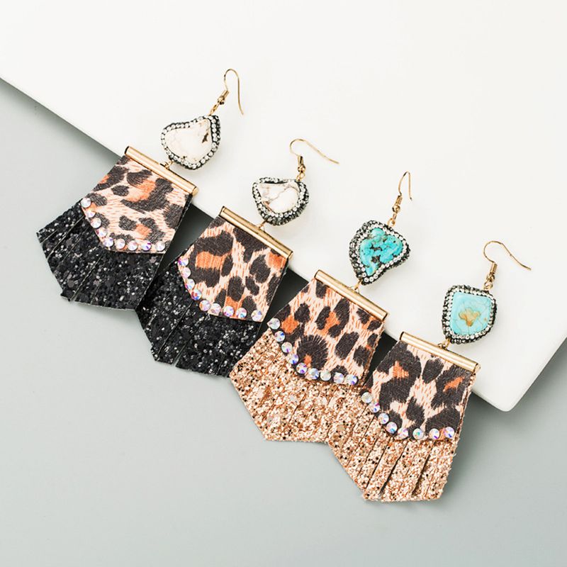 Pendientes de flecos con estampado de leopardo y brillantes_voghion.com
