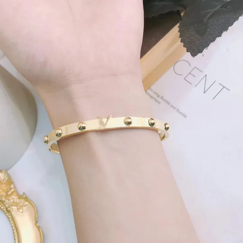 Brand Bangle Digners Letter Jewelry Gold Plated Versatile for Women Bracelets Gift European American Fashion_voghion.com