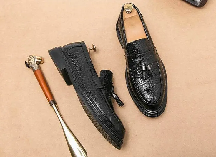 Mocassins souples à bout pointu, imprimé animal, chaussures en cuir pour hommes, chaussures décontractées rehaussantes avec pompons_voghion.com