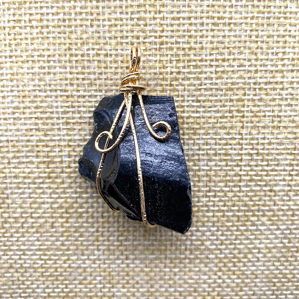Natural Raw Stone Crystal Pendant Necklace Handmade Wire Wrap_voghion.com