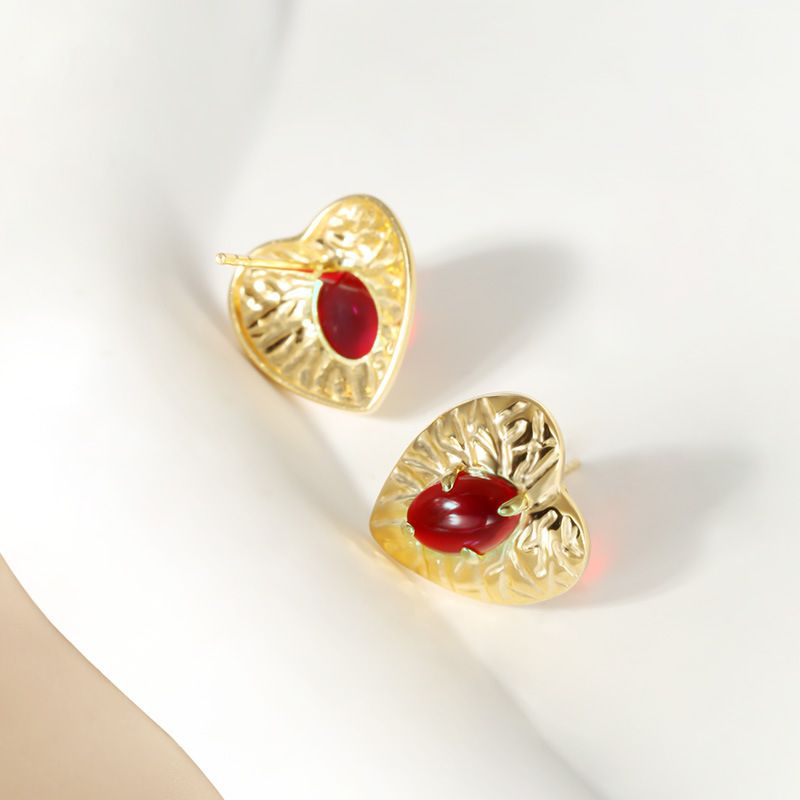 Orecchini sterg sier zircone rosso amore orecchio fibbia luce autunno e inverno nicchia ins orecchini all'ingrosso donne di alta gamma_voghion.com