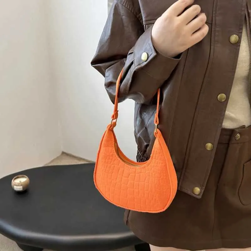 Sac à main à bandoulière décontracté pour femme, modèle sous les aisselles, mode coréenne, sac à main d'hiver léger C241106_voghion.com