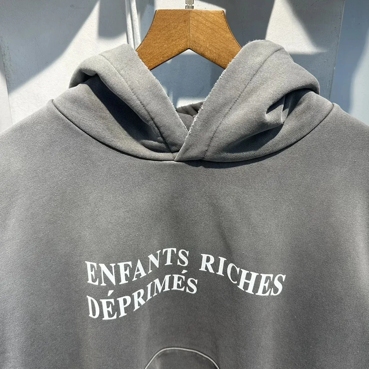 Tie Dye Gradient Wash Baby Wealth Deporimes Kapüşonlu Retro Sokak Harf Baskılı Bol Erkek ERD 241011_voghion.com