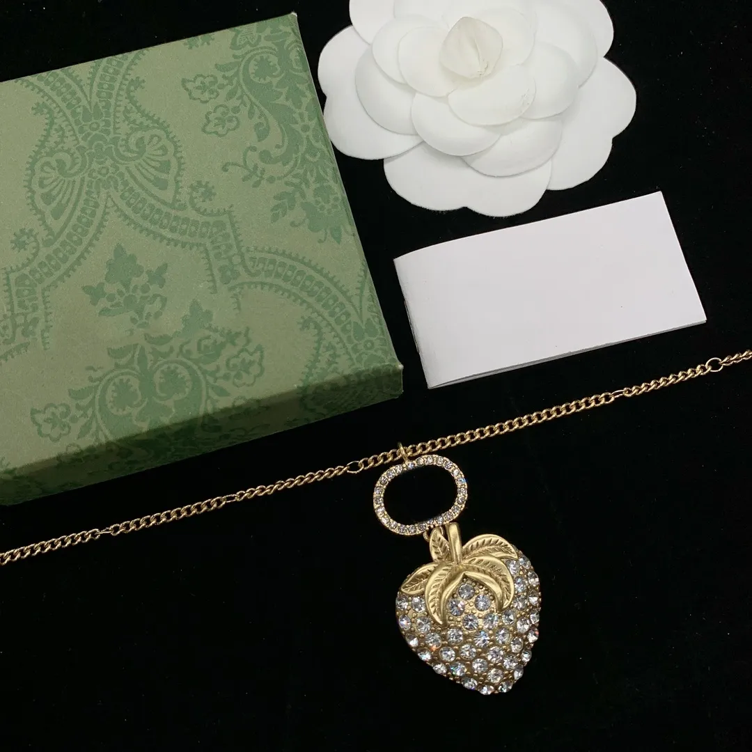 Gold Plated Crystal Strawberry Pendant Necklace For Women Wedding_voghion.com