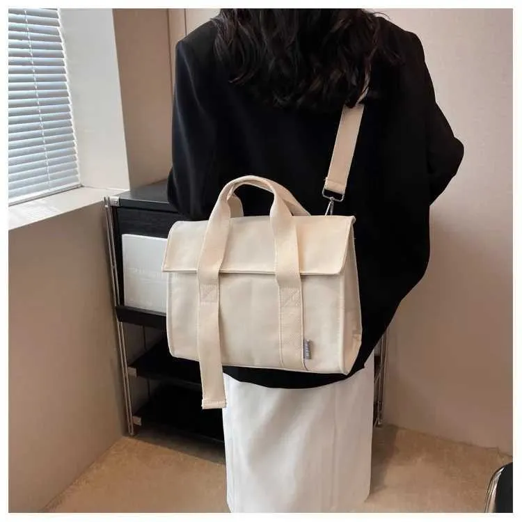 Stor axelremsväska i canvas och crossbody för damer_voghion.com