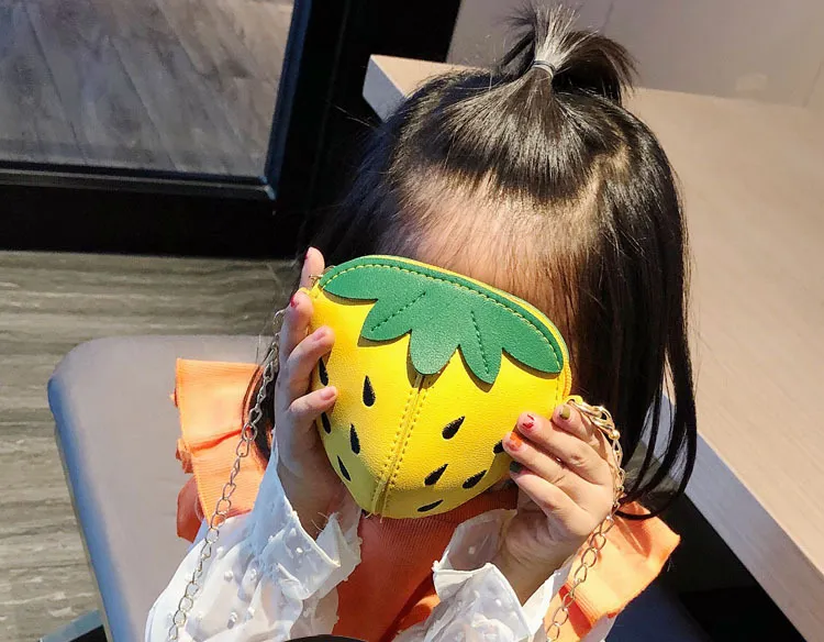 Kids Strawberry Shape Messenger Bags Cute Girls Princess Purse Children Chain Shoulder Outdoor Fruit Crossbody Bag M1169_voghion.com