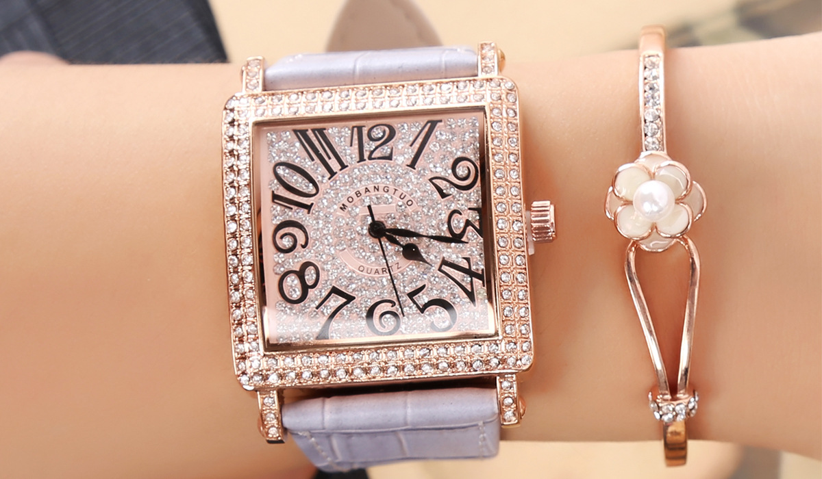 Orologio al quarzo da studente di moda versatile con scala digitale da donna in oro rosa con diamanti quadrati pieni_voghion.com