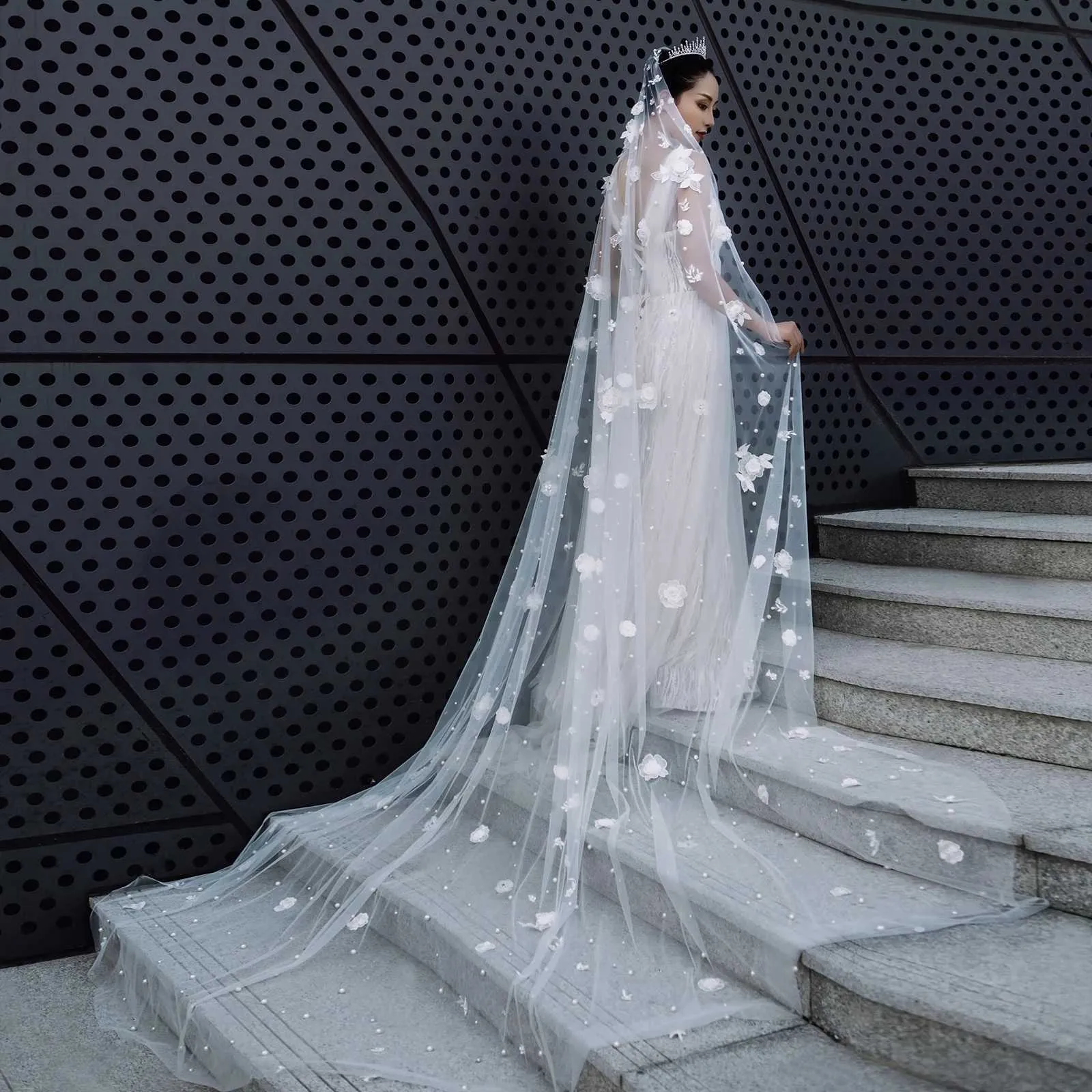 Haarschmuck V120 Breiter Strass Kristall Hochzeitsschleier Blumen Lange Kathedrale Perlen Perlen Illusion Braut-Accessoires_voghion.com