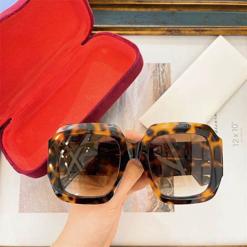 Occhiali da sole blu brillante con montatura da donna, design semplice, lenti trasparenti verde scuro di alta qualità_voghion.com