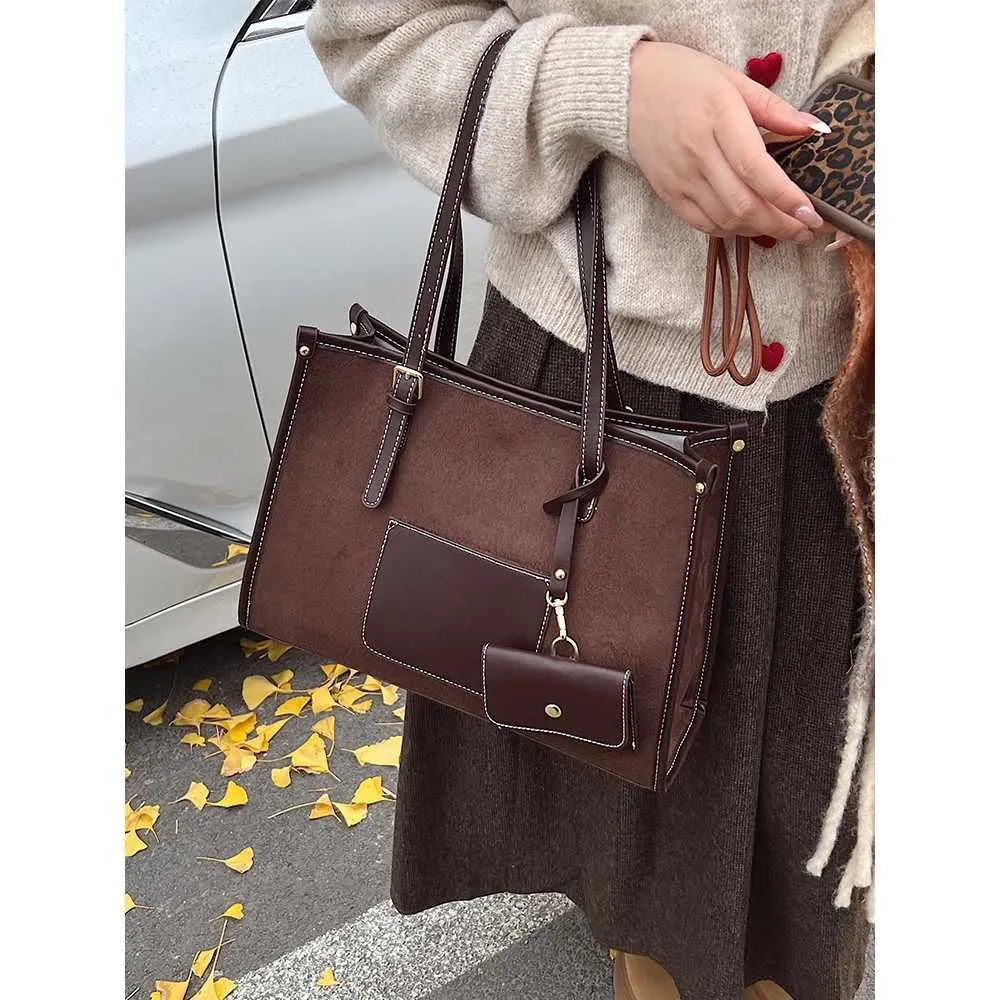 Large Capacity Women Suede Shoulder Bag Versatile Commuter Handbag_voghion.com