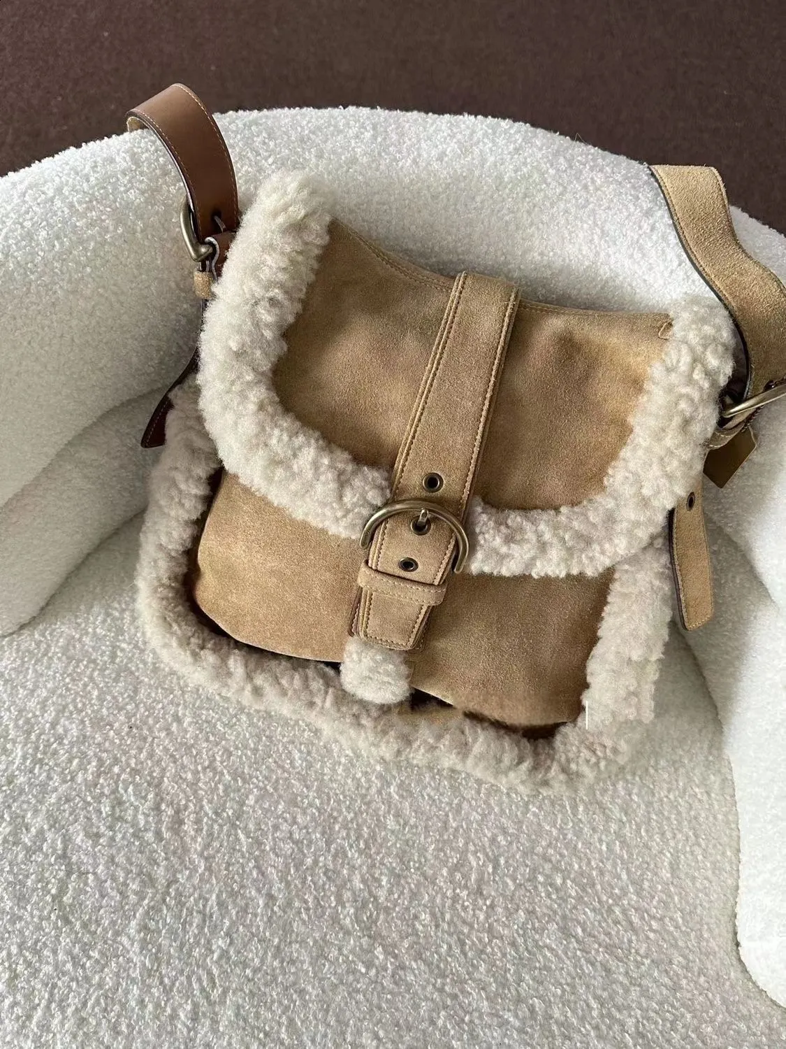 Miyagawa Automne Hiver Fourrure D'agneau Femmes Coréennes Style Rétro Petit Sac À Bandoulière En Daim En Peluche 241105_voghion.com