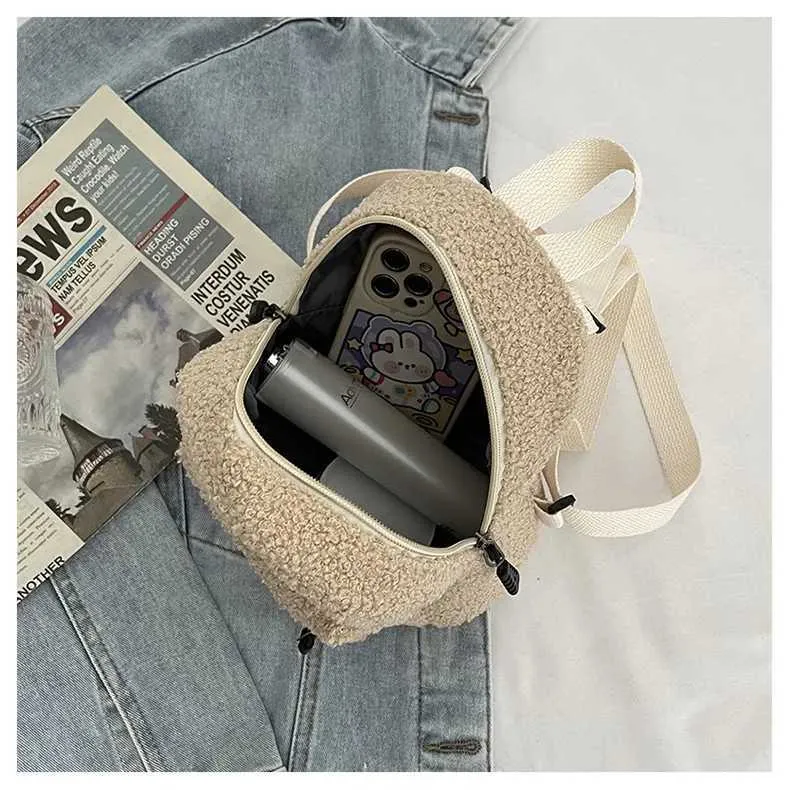 2024 Nouveau Tissu En Peluche Femmes Épaule Bandoulière Petit Mode Laine D'agneau Fourrure Moelleuse Hiver Femme Sac Designer_voghion.com