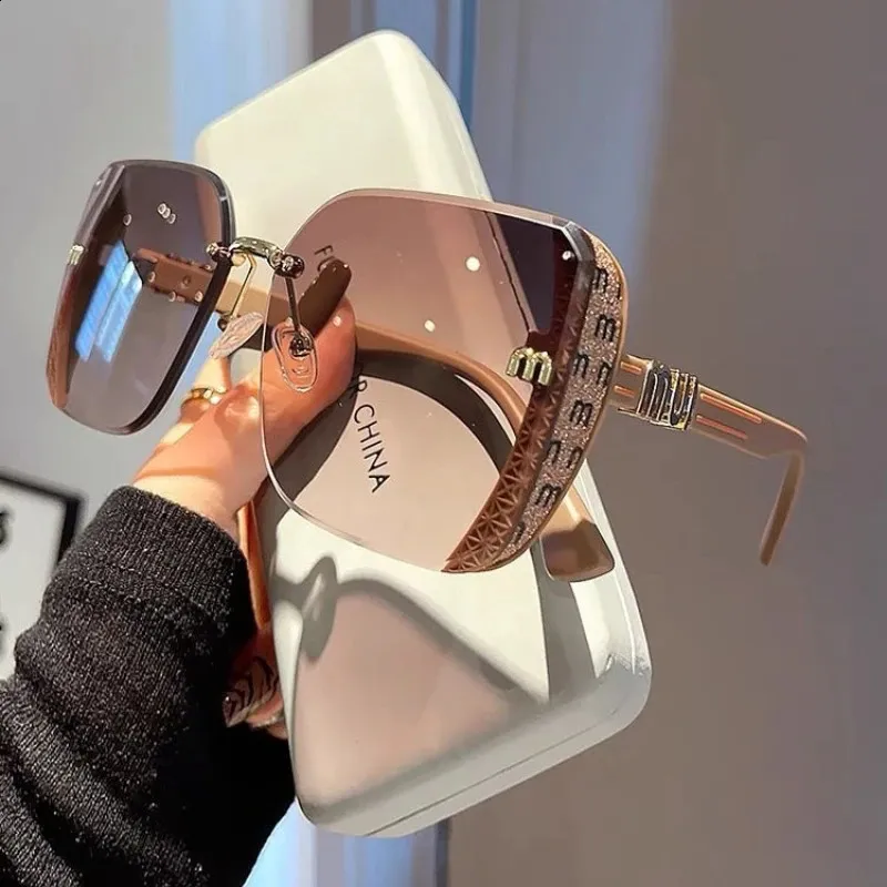 MIU Fashion Cool Sunglasses Women Letters Anti Strong Light Vintage Rimless Sun Glasses Ladies Gafas UV400 240812_voghion.com