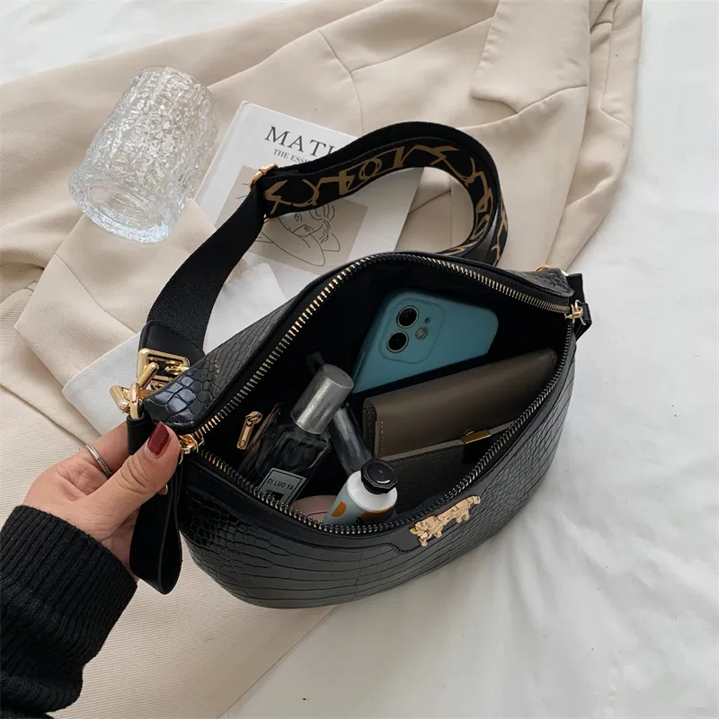 Thick Chain Women's Waist Fanny Pack Fashion Crossbody Chest Bags Female Belt Crocodile Shoulder Bag_voghion.com