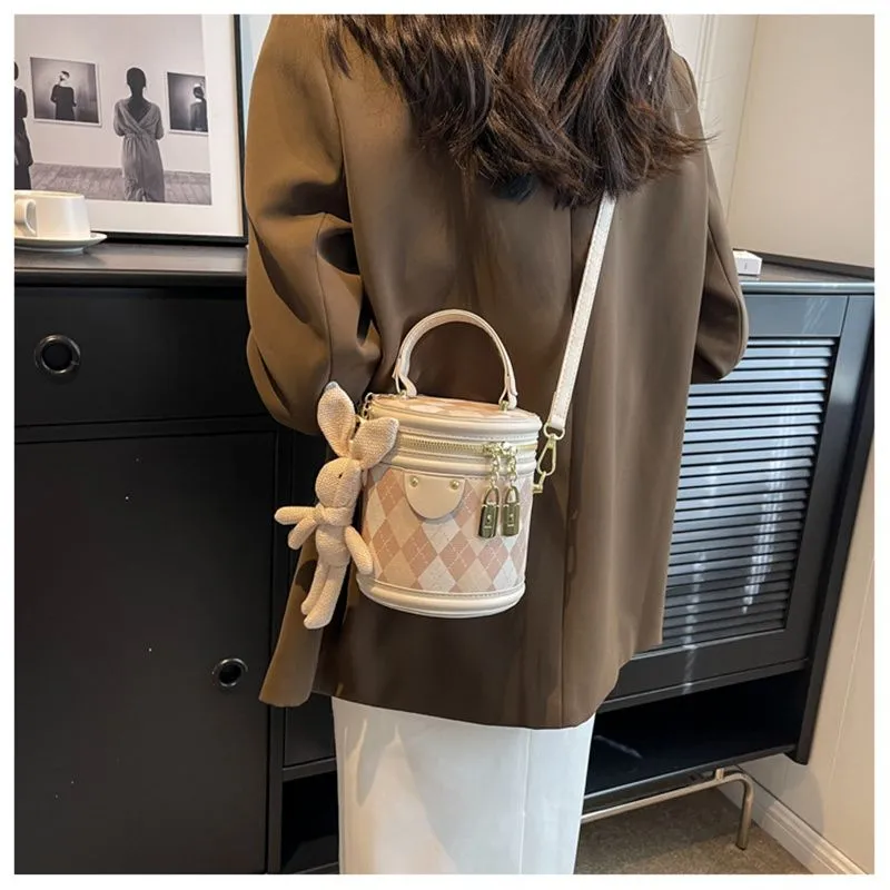 Designer Free Shipping 2025 New Fashionable Bucket Premium Texture Dia Grid Shoulder Crossbody Bag Bag For Womens_voghion.com