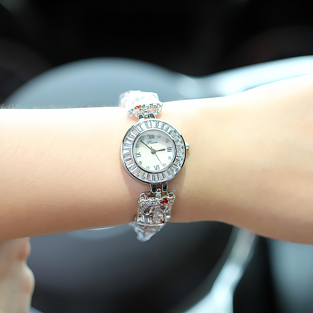Trasmissione in diretta di Zircon New Women's Pointer Style Diamond Bracelet Quartz Orologio impermeabile alla moda_voghion.com