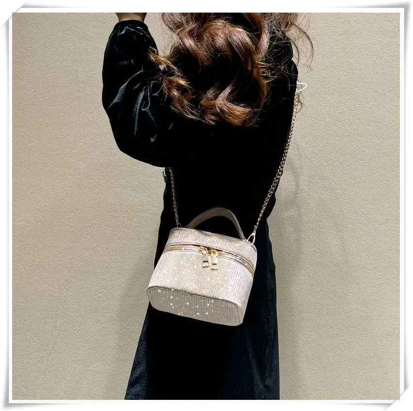 Glänzende Box-Umhängetasche für Frauen, süße Mini-Umhängetasche mit Reißverschluss und Kette, lässige, allgleiche Pendlertasche_voghion.com