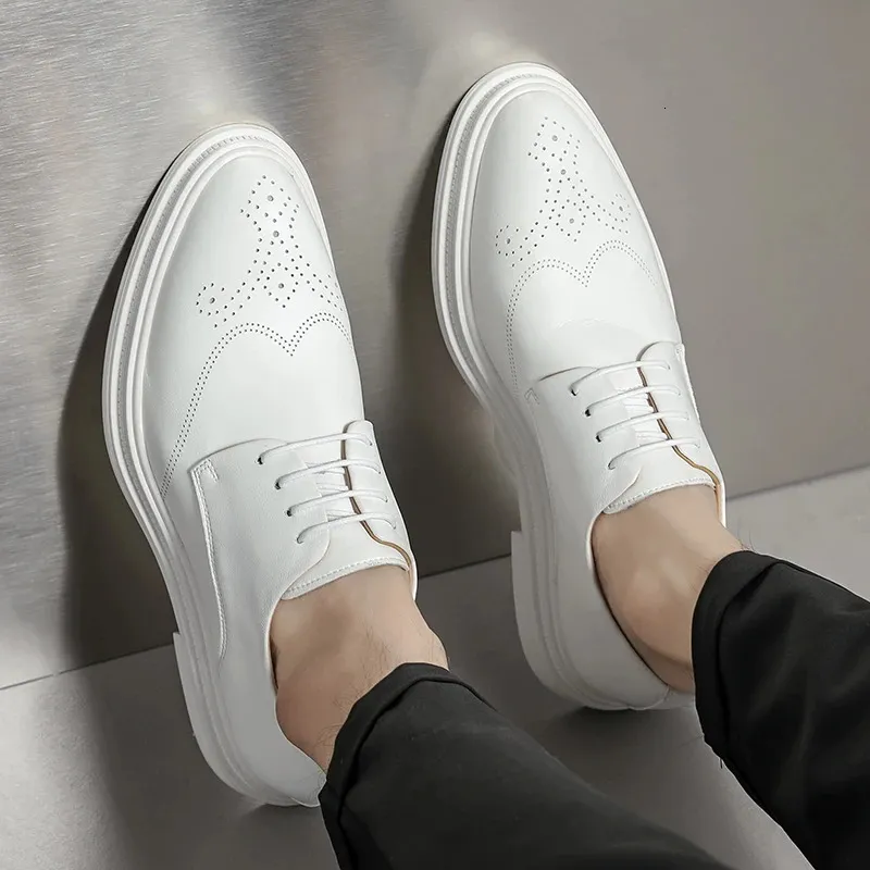 Nieuwe heren Britse herenmode Witte formele brogues schoenen Herenjurk Bruiloft Prom Thuiskomst Sapato Sociaal Mascuo_voghion.com