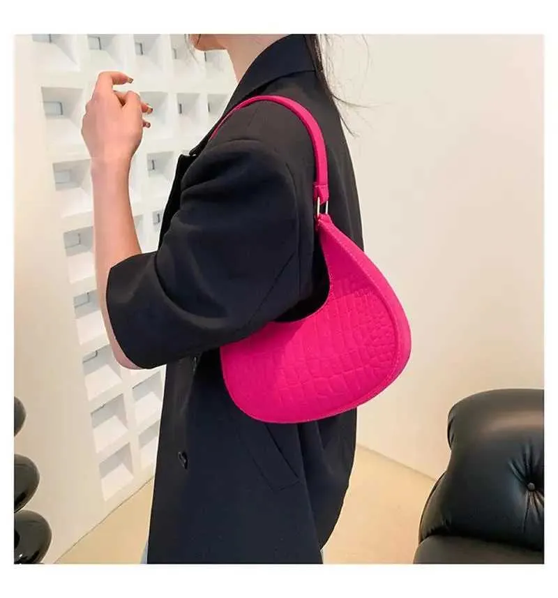 2023 mode Frauen Koreanische Neue Stein Muster Unterwäsche Casual Schulter Filz Einfarbig Handtasche Crescent Sattel Tasche_voghion.com