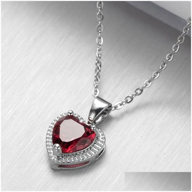 Pendant Necklaces Diamond Heart Necklace Stainelss Steel Chain Women Girls Red Green Crystal Fashion Jewelry Will And_voghion.com