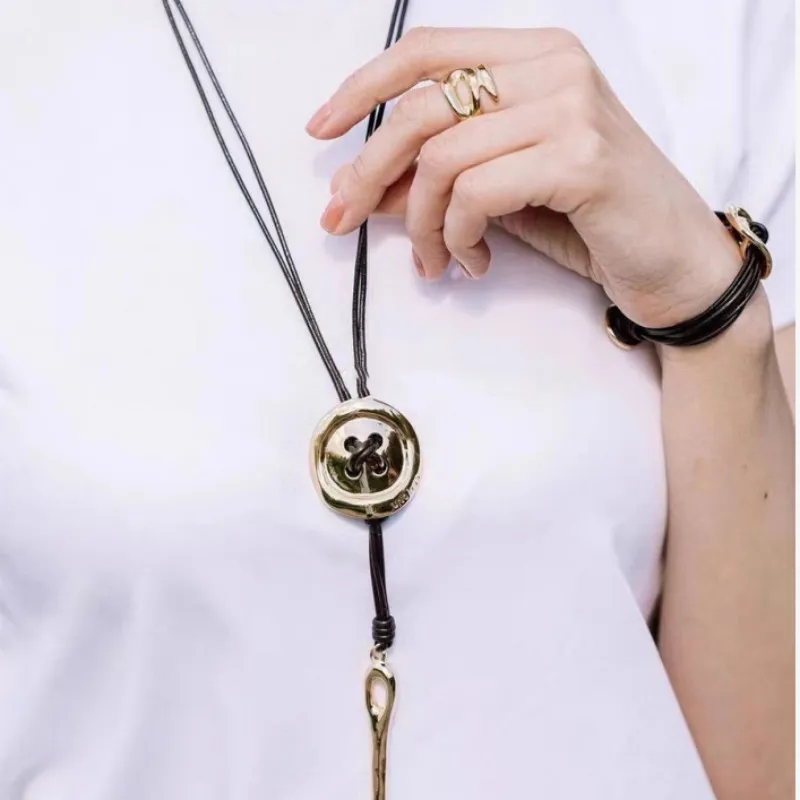 Catene MAGGIO 2023 Moda Alta Qualità Spagnolo Unode Pulsante Corda di Pelle Collana Accessori Regalo All'ingrosso_voghion.com