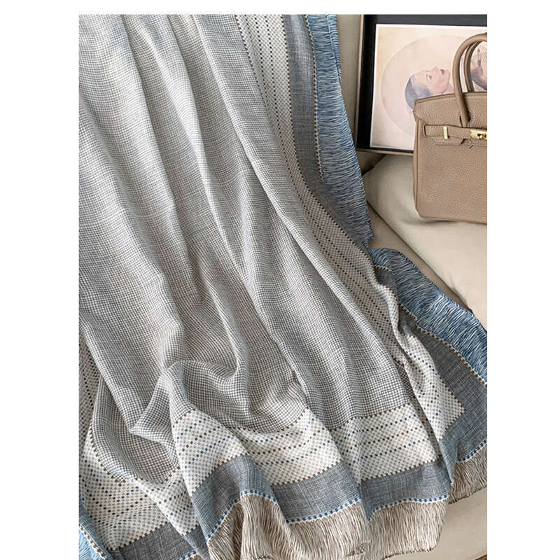 Nieuwe geruite sjaal voor dames (2025) in combinatie met overhemd, kamer met airconditioning, grote vierkante zijden sjaal, veelzijdig voor op kantoor_voghion.com