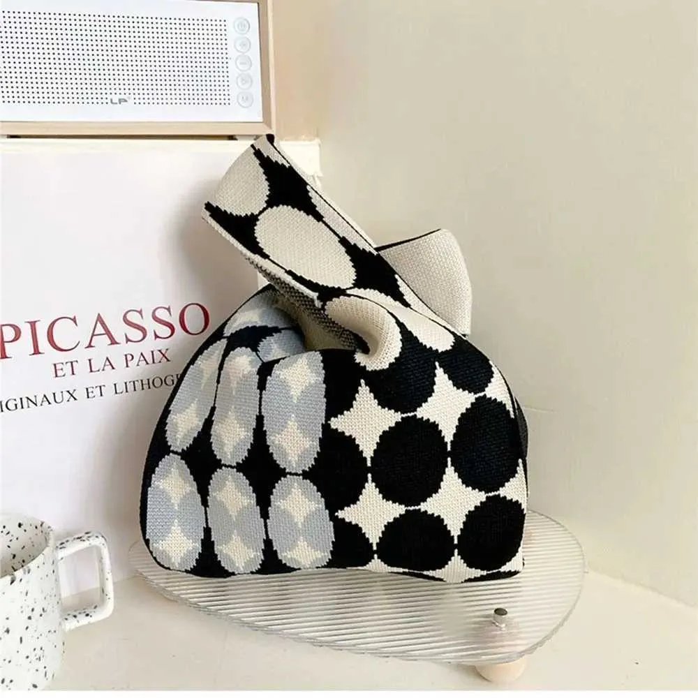Leisure mini knot wrist handmade knitted colorful plain weave handbag student reusable shopping bag Y241106_voghion.com