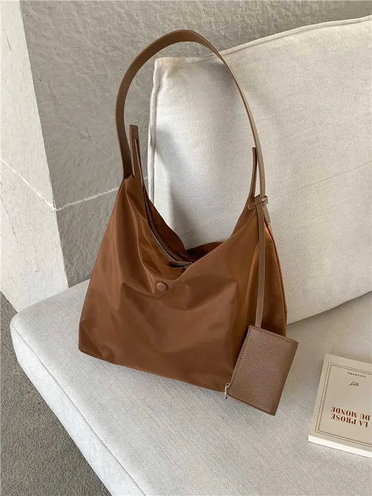 Women's Nylon Shoulder Bag Large Capacity Leisure Commuter Style_voghion.com