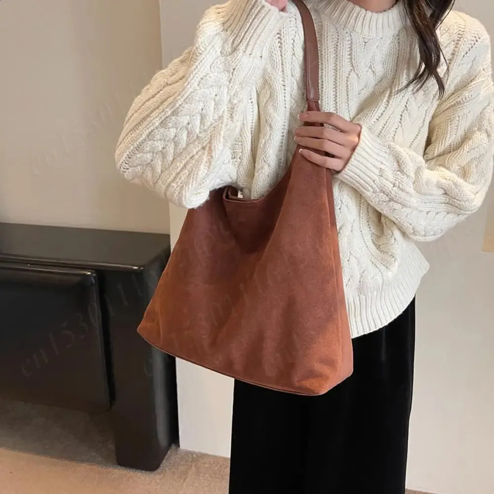 Borsa a tracolla semplice in pelle scamosciata vintage da donna, grande capacità, elegante, da viaggio, con chiusura a gancio, in tinta unita, 240919_voghion.com