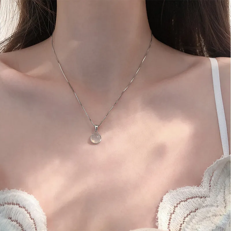 Colliers à pendentif élégants en pierre de lune ronde blanche pour femmes, ras du cou à fleurs vintage, chaîne de clavicule, bijoux de fête_voghion.com