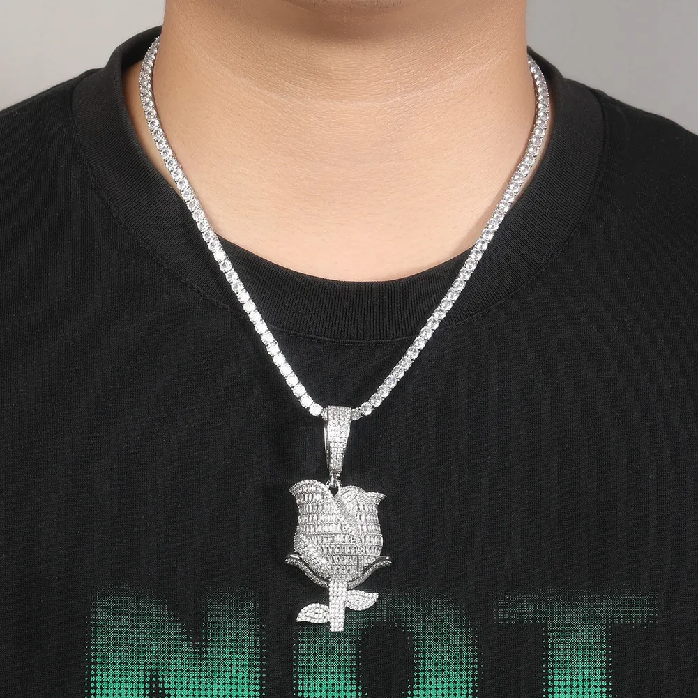 Collier pendentif fleur de rose avec zircon et plaqué or_voghion.com