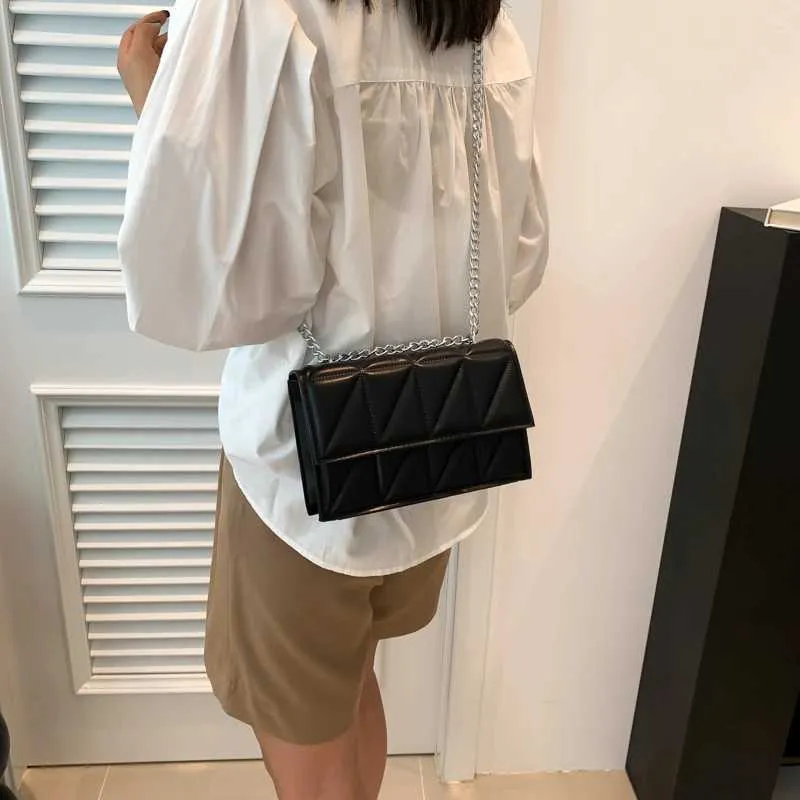 Kleine quadratische Tasche mit Achselketten-Motiv, stilvolle Umhängetasche mit einem Schulterriemen, Ba241216C241217_voghion.com
