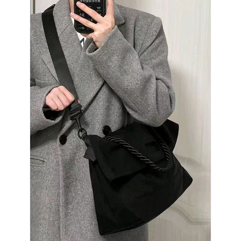 Large Capacity For Women 2025 Spring Summer New Wide Strap Crossbody High-End Versatile Messenger Commuter Tote Bag_voghion.com