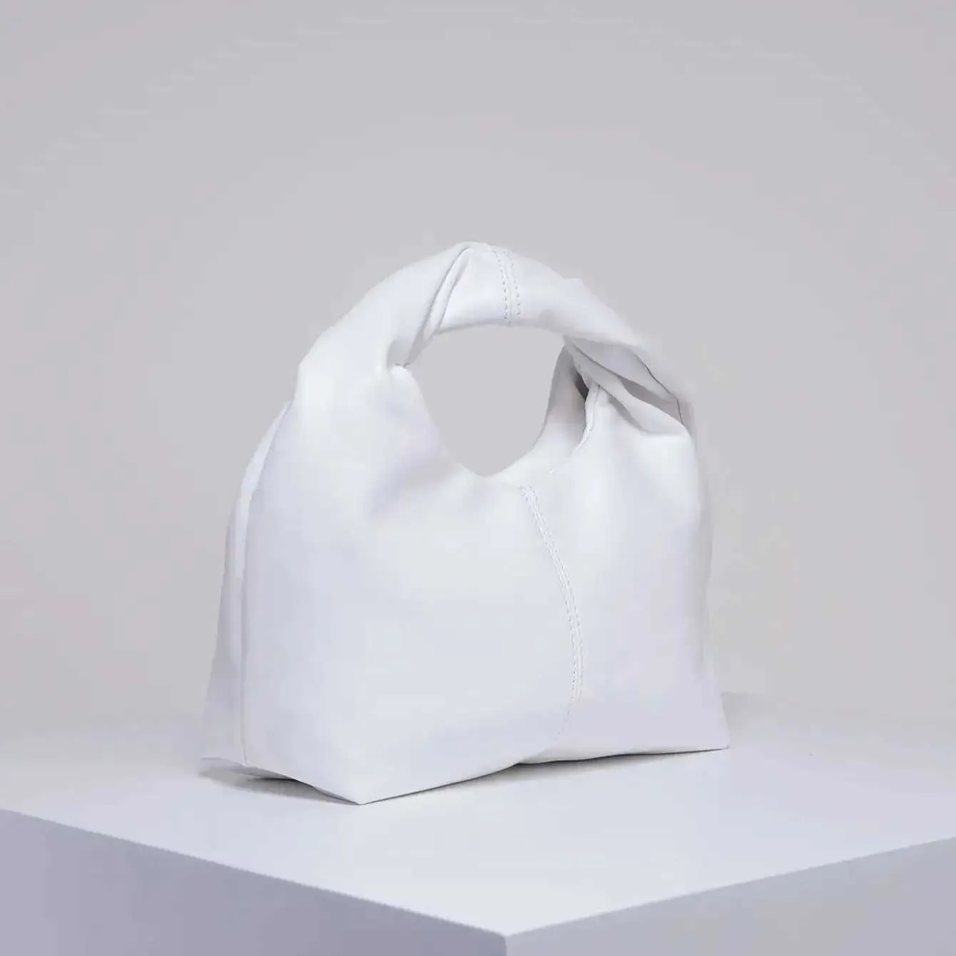 Stilvolle, quadratische Clutch mit einfarbigem Oberteil, schlicht und vielseitig, CommutC241115_voghion.com
