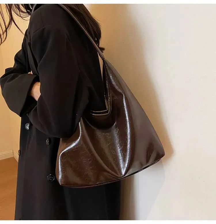 Borsa rossa di grande capacità per le donne 2024 Nuova trama retrò Borsa a tracolla singola Moda Versatile Casual Donna_voghion.com