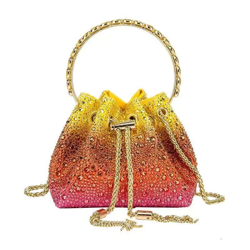 2024 Handtasche Neue Metall Handheld Brieftasche Quaste Hot Dia Kette Crossbody Eimer Schultertasche_voghion.com