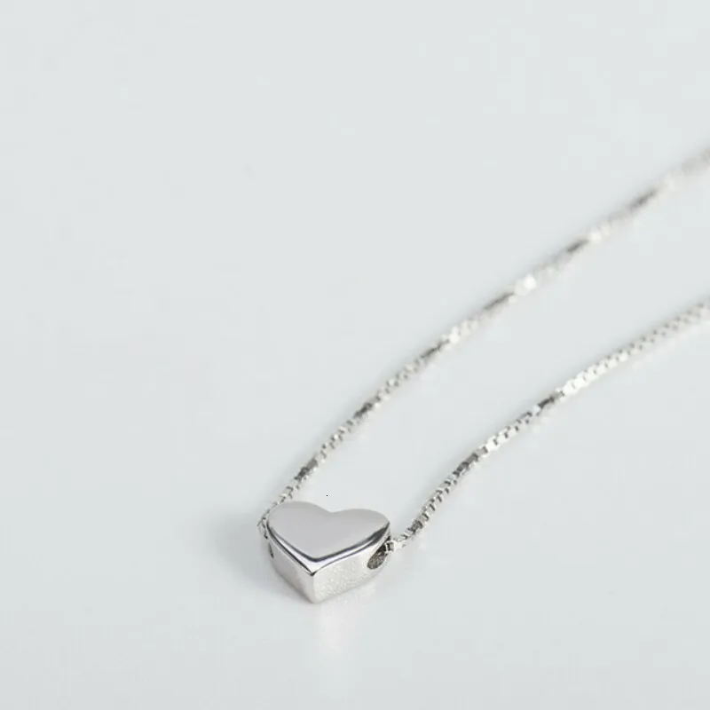 Collares de moda minimalistas con colgante liso en forma de corazón de plata esterlina, bonito collar con dije para mujer 230426_voghion.com