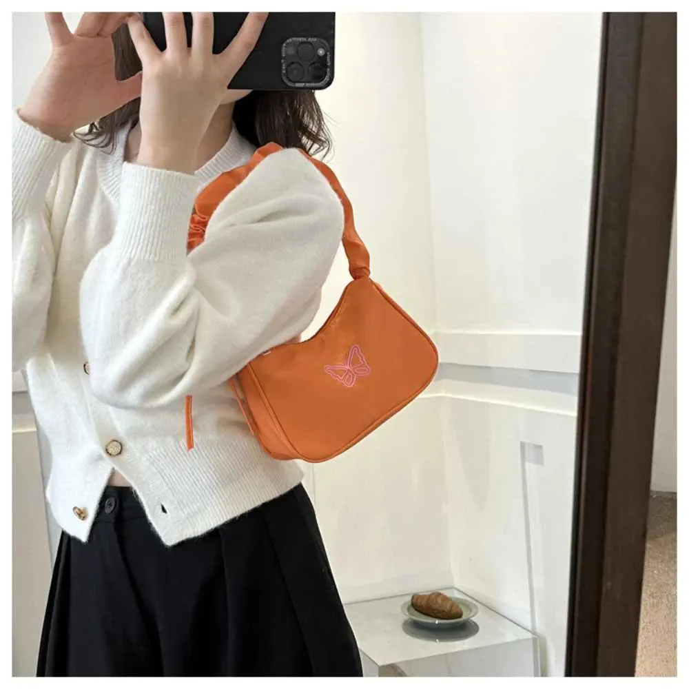 Tikand Bowknot Shoder Bag Y2k stiilis volangidega käepide Nyl Bow meigipulga kott käekott Y241026_voghion.com