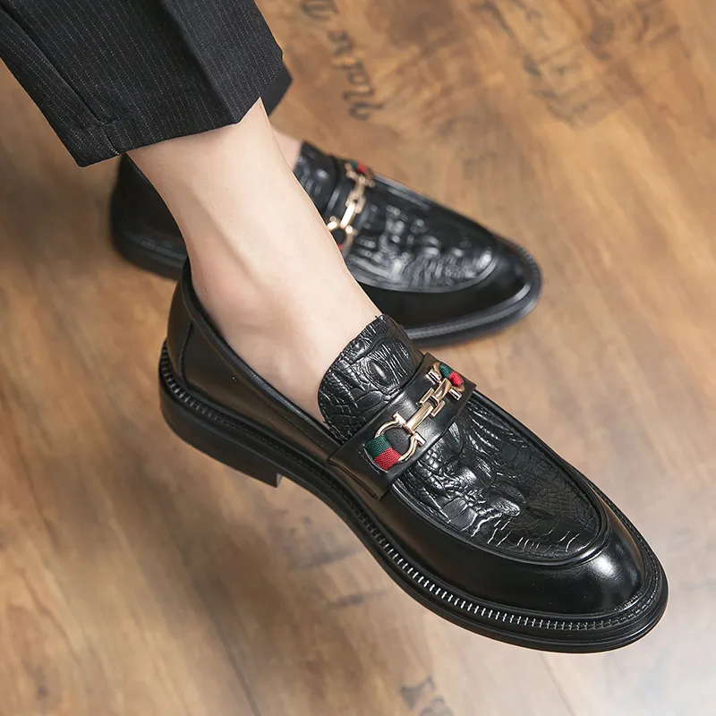 2023 Nouveaux Hommes Décontractés Classiques Designer Emed Cuir Marque Confortable Chaussures Habillées D'affaires pour Hommes Mocassins