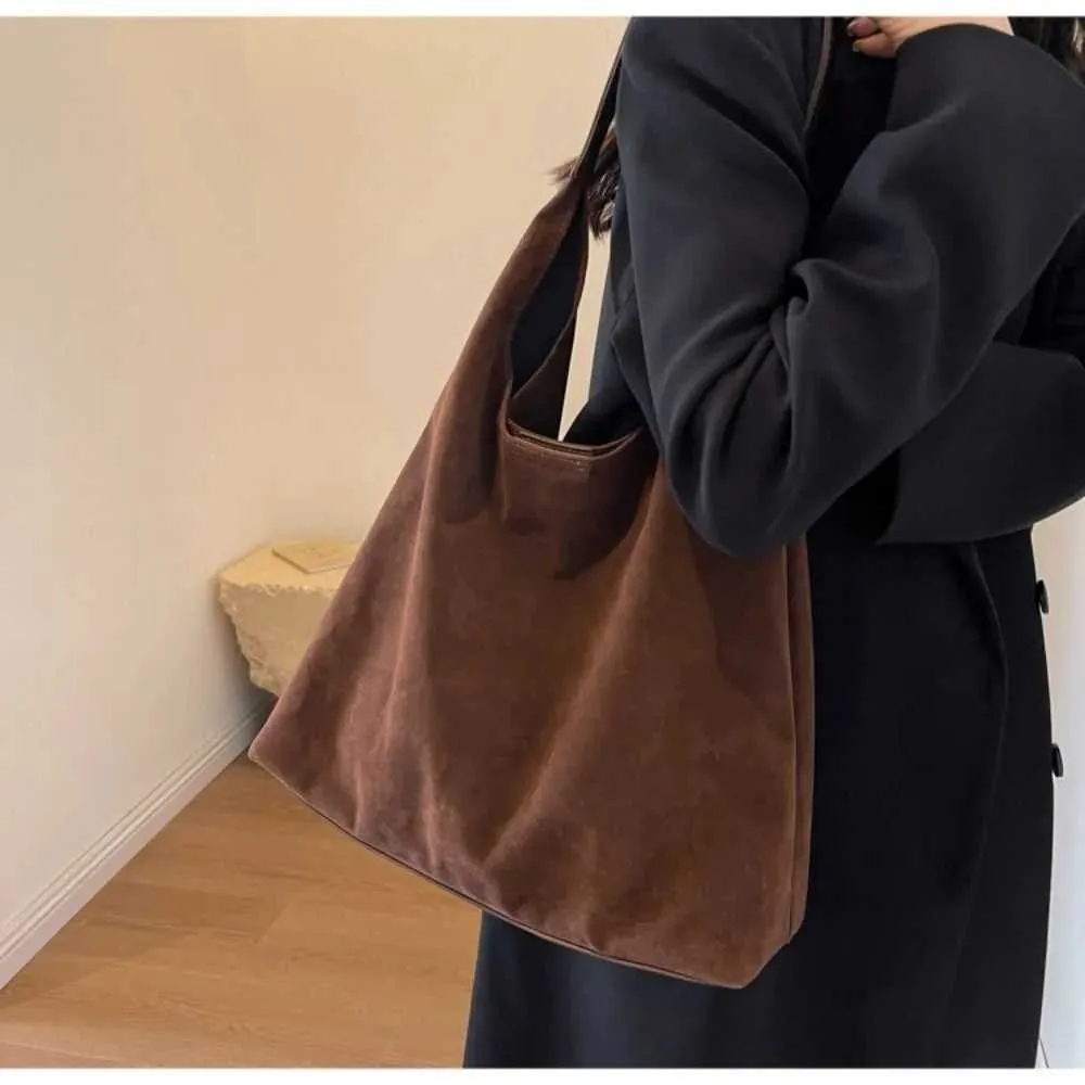 Autumn and Winter Vintage Womens Large Capacity Suede Shoulder Bag Solid Color Simple Versatile Bucket Ba241212_voghion.com