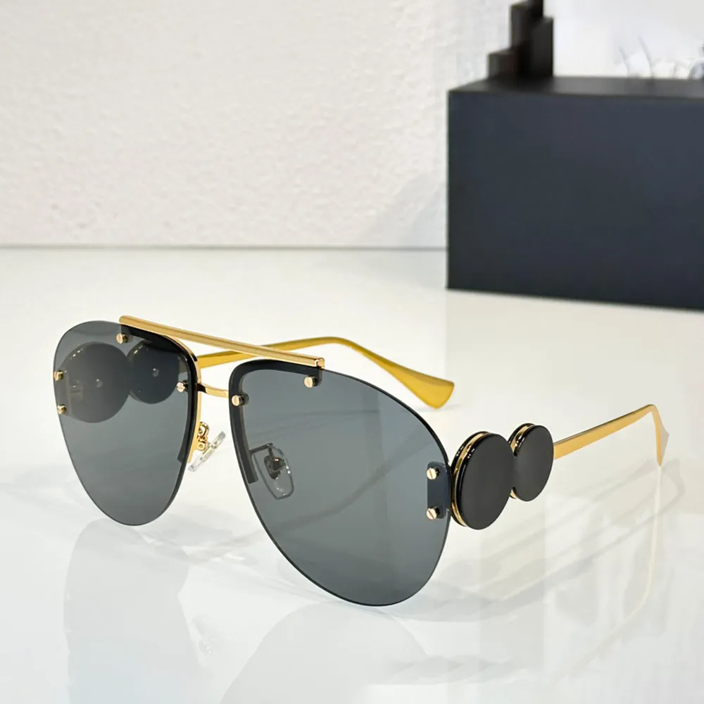 Zonnebril voor dames en heren zwart design voor strand en feest_voghion.com