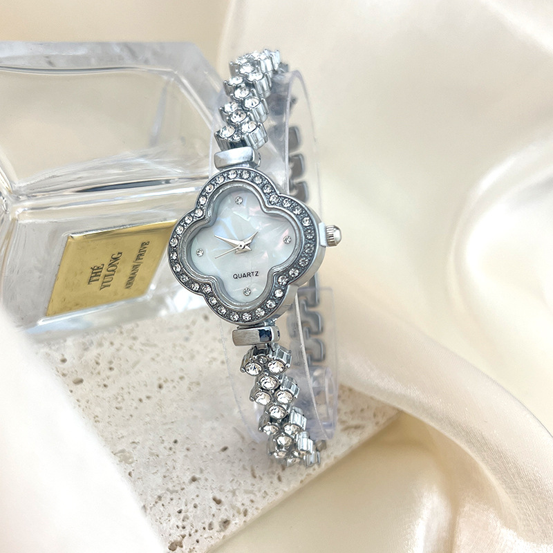Montre à quartz à bracelet sirène pour femmes, trèfle à quatre feuilles à la mode, incrusté de diamants