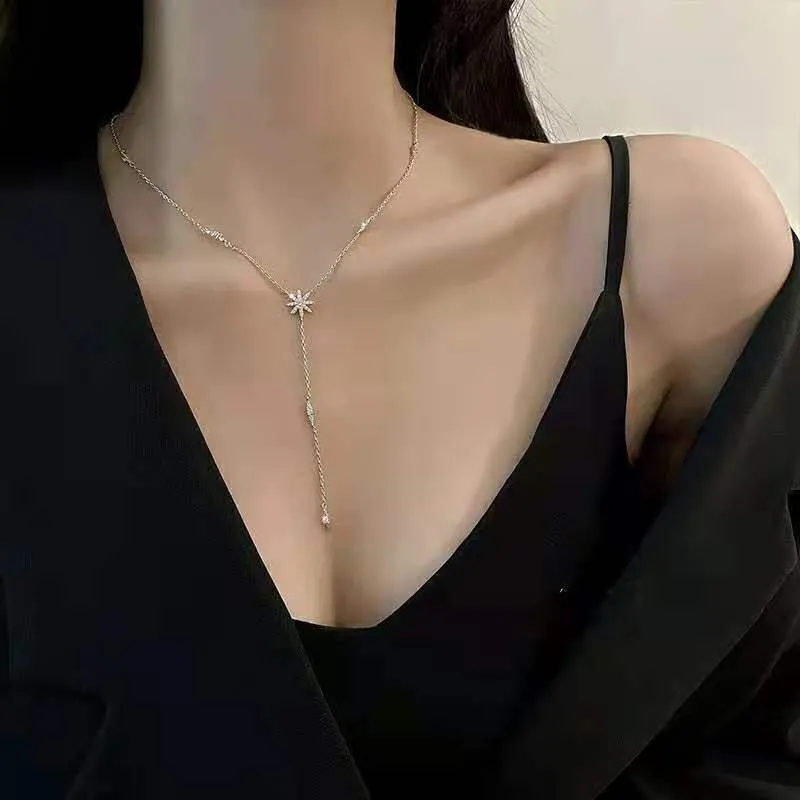 Collana con pendente a stella in argento sterling elegante_voghion.com